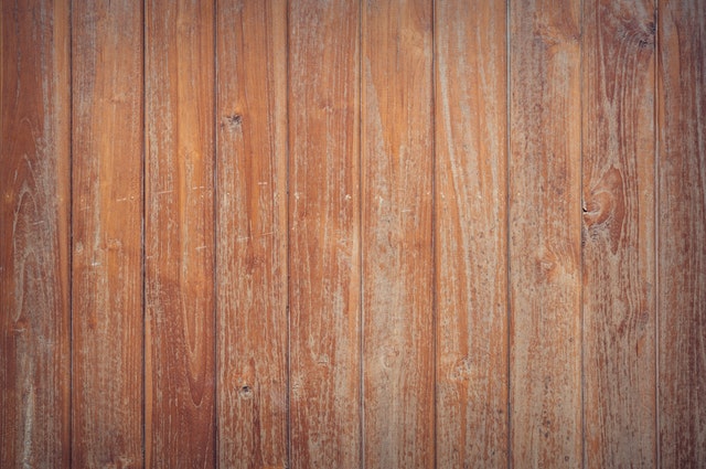 Stará dřevěná podlaha před renovací